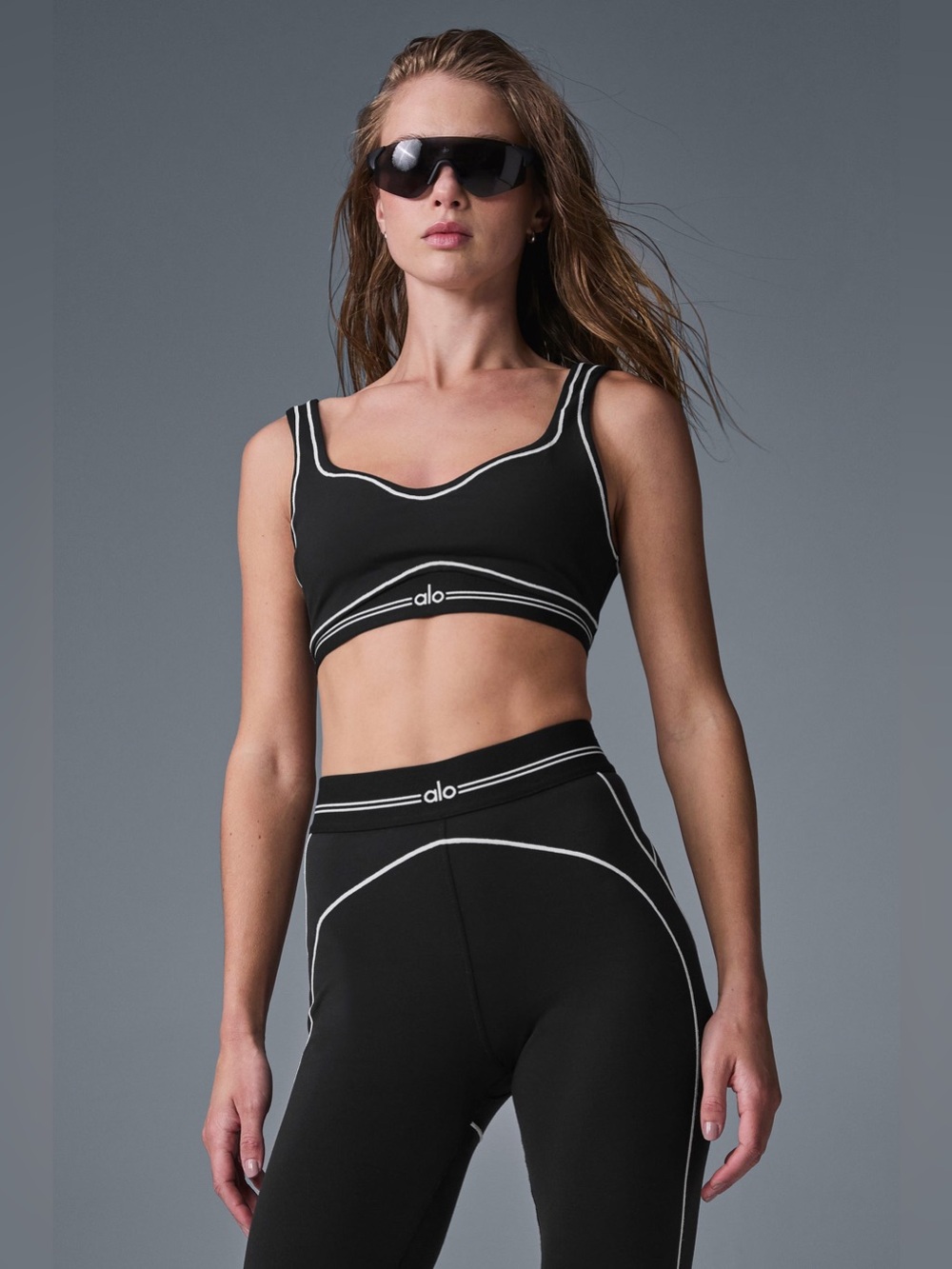 ALO Yoga Airbrush Heart Throb Bra and Leggings Set - Picture 11 of 16